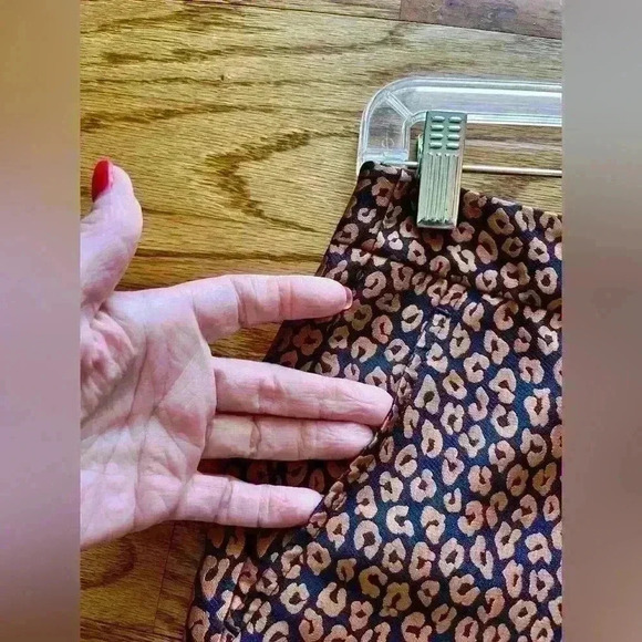 KATE SPADE - Jacquard Contemporary Cheetah Print Size 4 Pants. - Picture 5 of 12